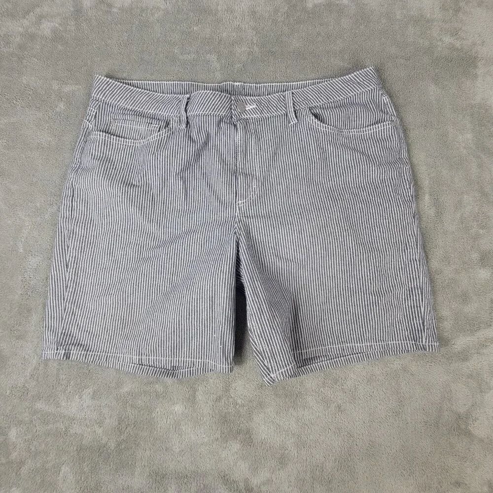 Lee Riders Womens Shorts 18M Gray White Stripe Zip Fly Cotton Blend STR96E